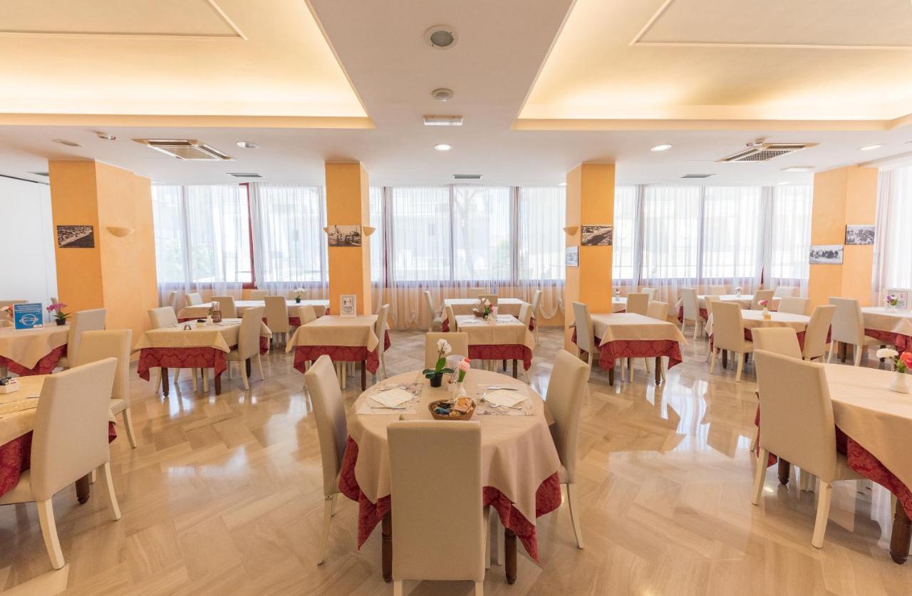 Hotel Nobel ริมินี ภายนอก รูปภาพ