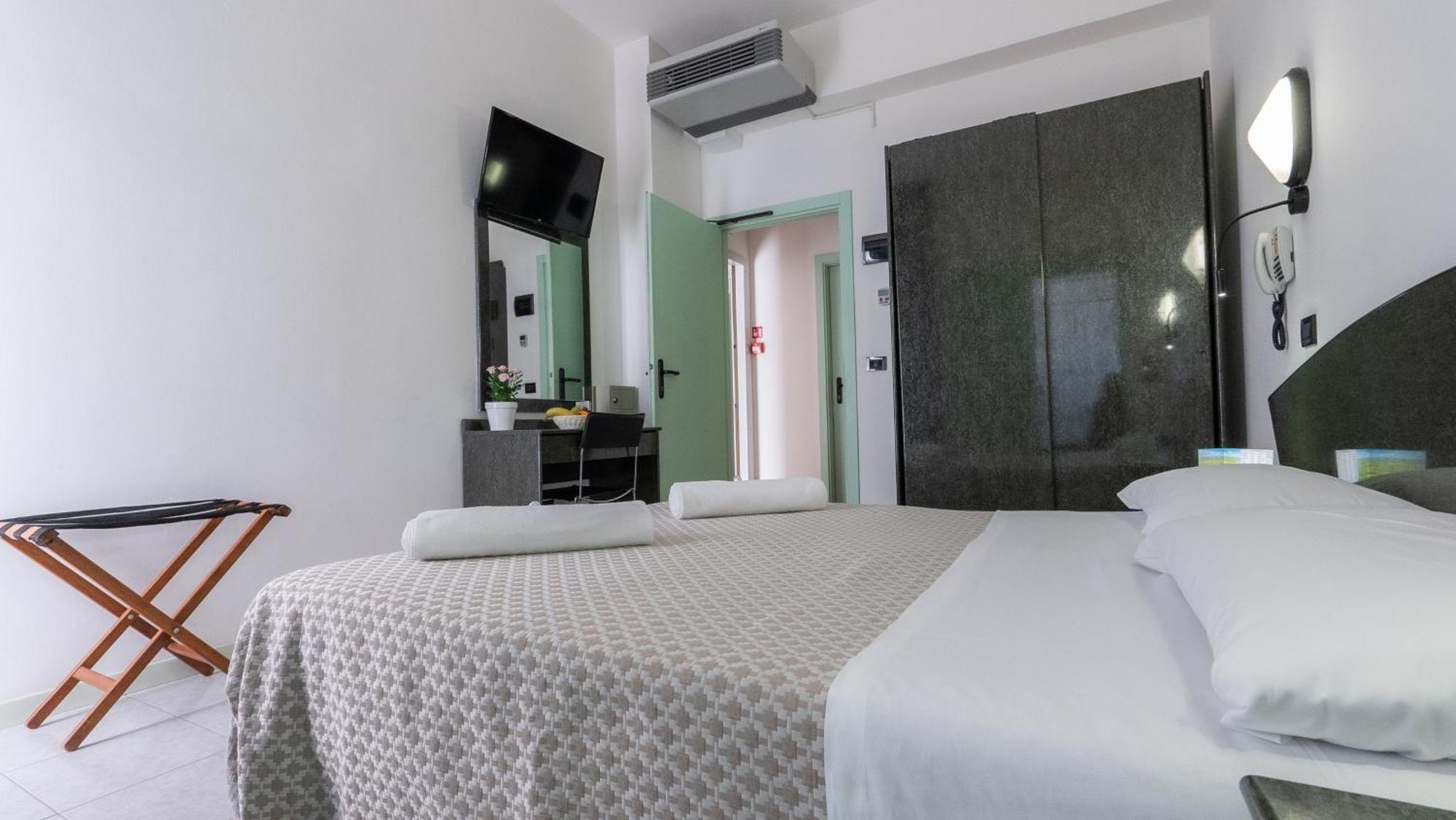Hotel Nobel ริมินี ภายนอก รูปภาพ