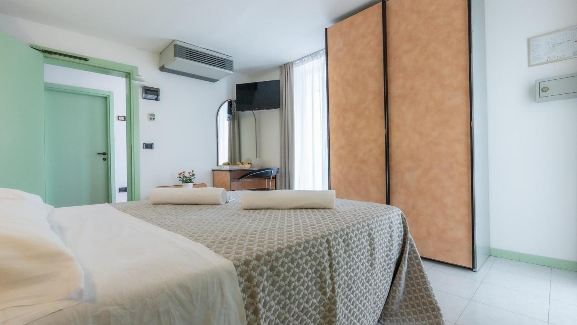 Hotel Nobel ริมินี ภายนอก รูปภาพ