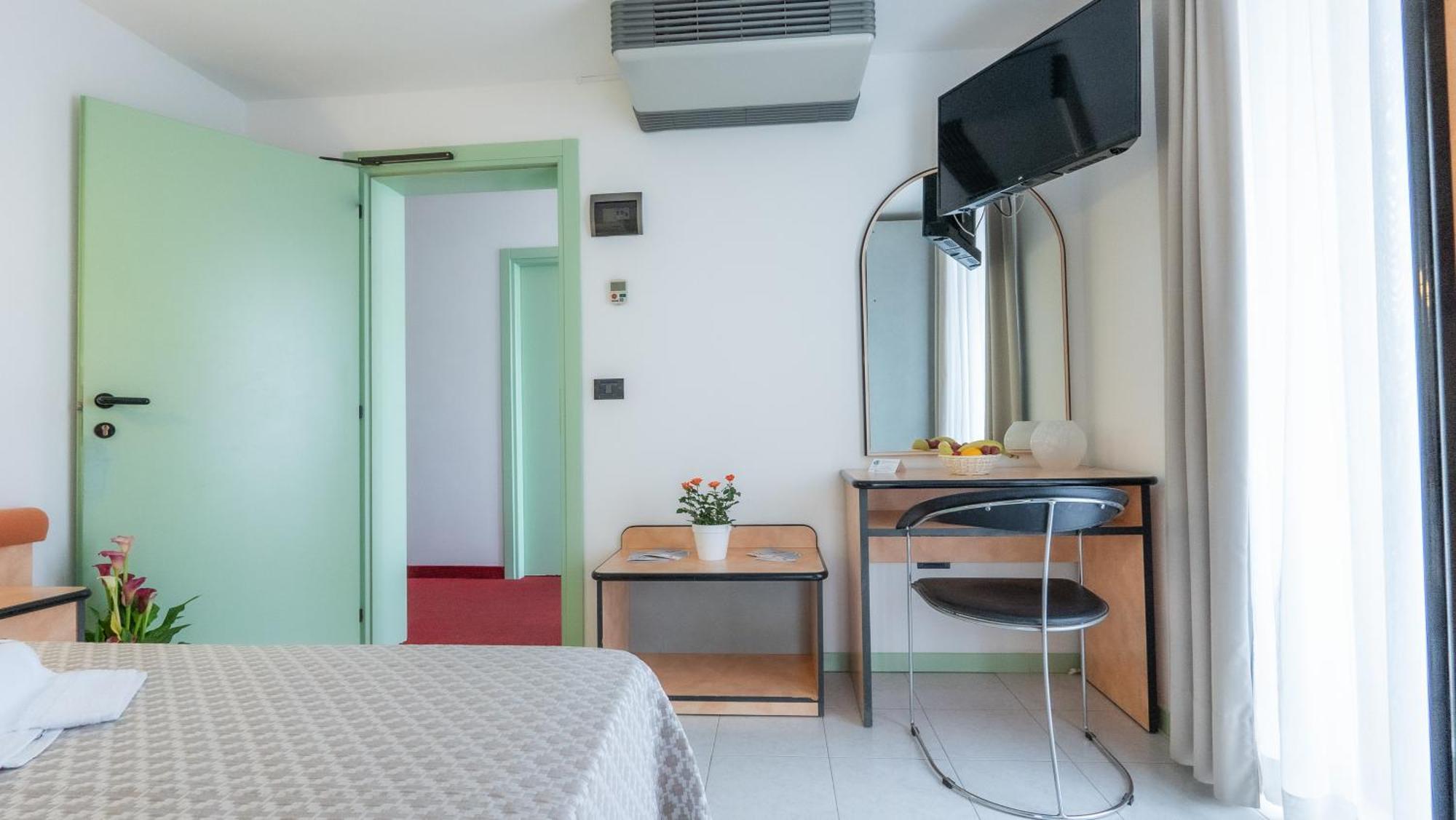 Hotel Nobel ริมินี ภายนอก รูปภาพ