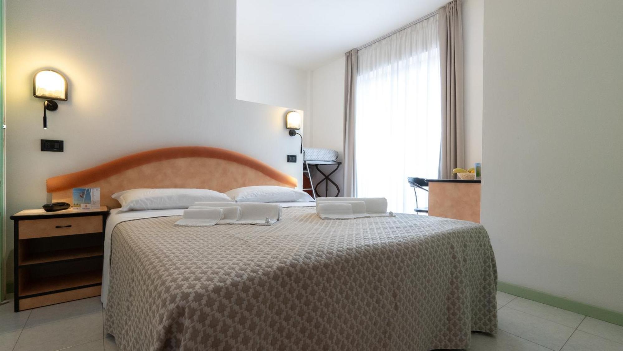 Hotel Nobel ริมินี ภายนอก รูปภาพ