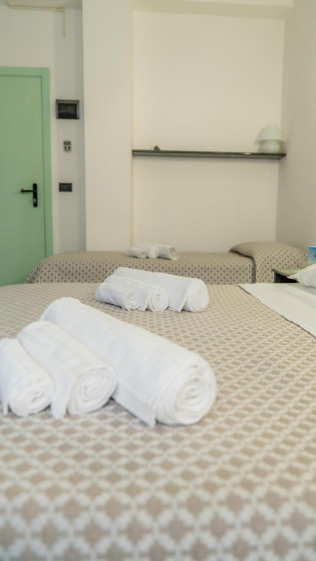 Hotel Nobel ริมินี ภายนอก รูปภาพ