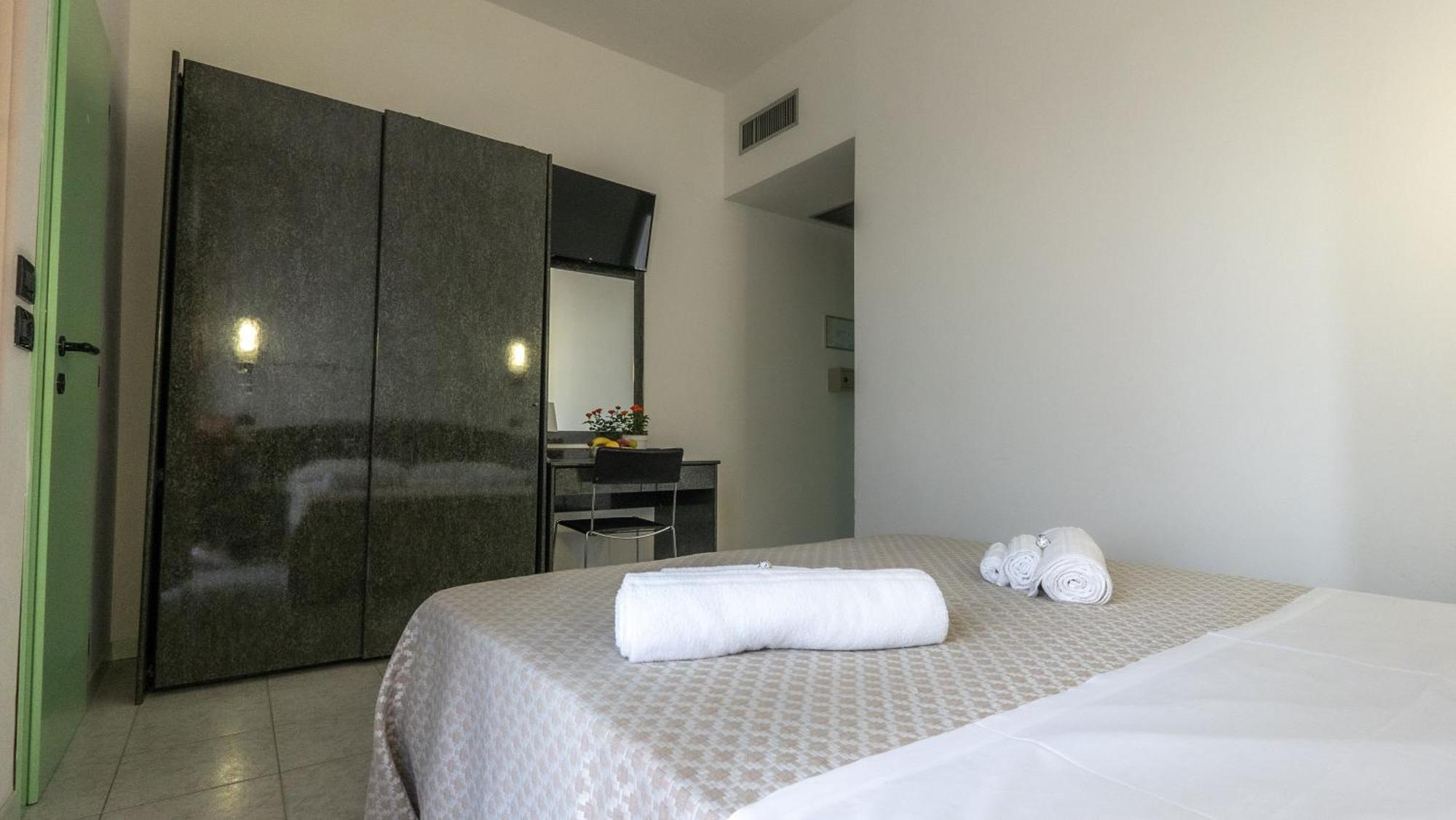 Hotel Nobel ริมินี ภายนอก รูปภาพ
